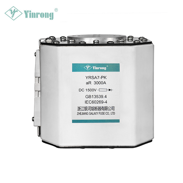 Kas yra kvadratinio korpuso didelės spartos saugiklis ir kodėl jis yra labai svarbus puslaidininkių apsaugai